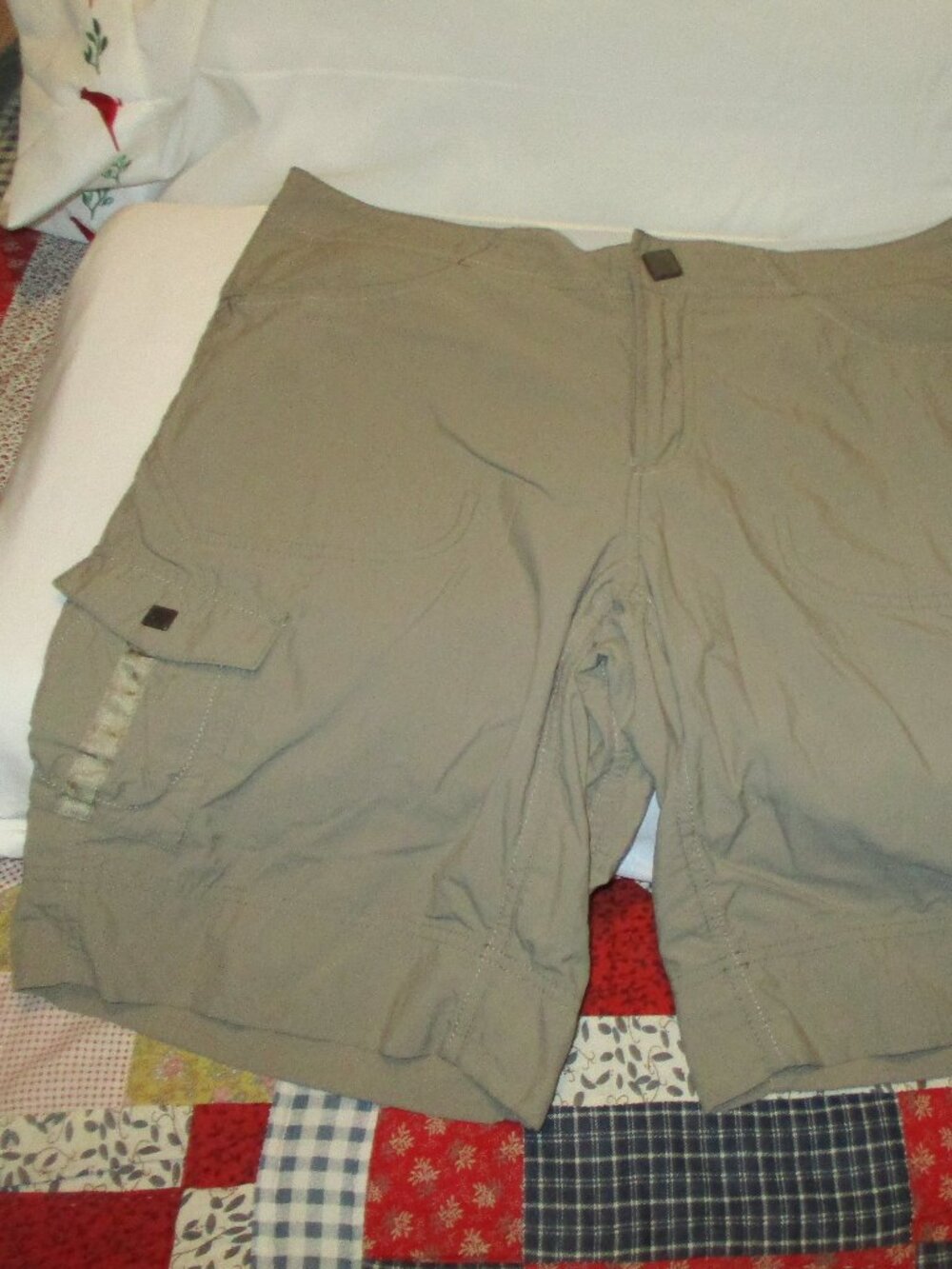 MOUNTAIN HARDWEAR Shorts Khaki Hiking size 8